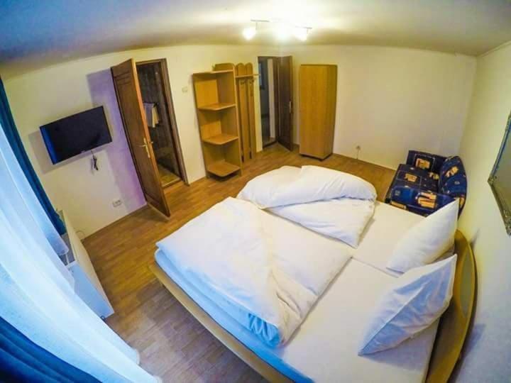 Casa Germana Hotell Lupeni  Exteriör bild