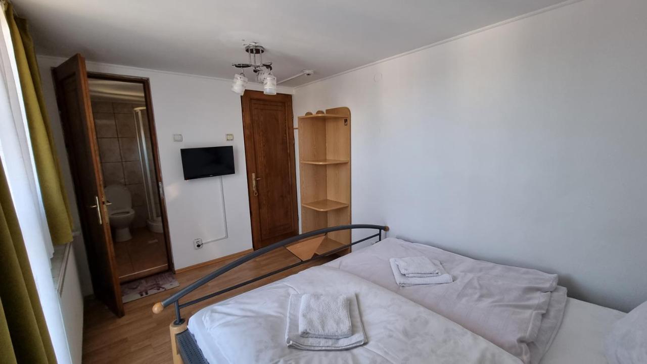 Casa Germana Hotell Lupeni  Exteriör bild