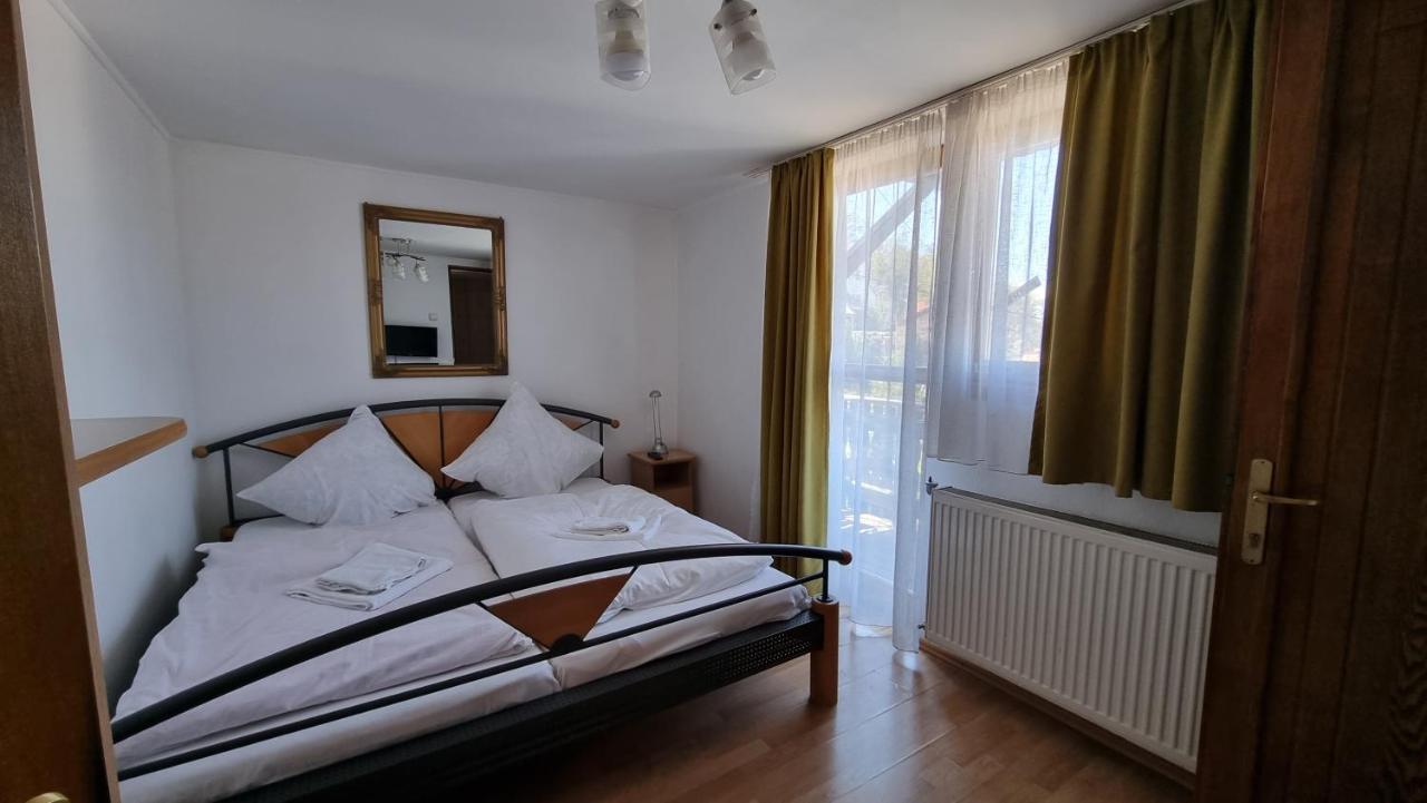 Casa Germana Hotell Lupeni  Exteriör bild