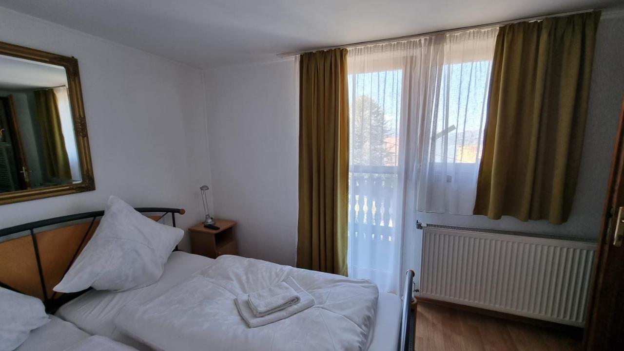 Casa Germana Hotell Lupeni  Exteriör bild